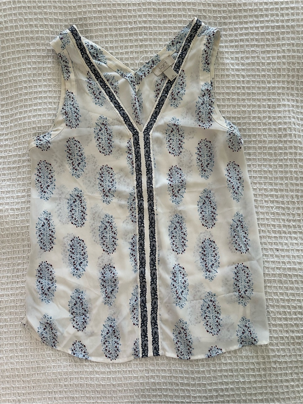 LOFT White Sleeveless V-Neck Camisole with Blue Print